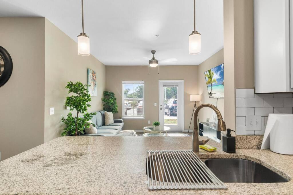 Elegant 1Br/1Ba Condo With Pool, Gym And Laundry Melbourne Exterior foto