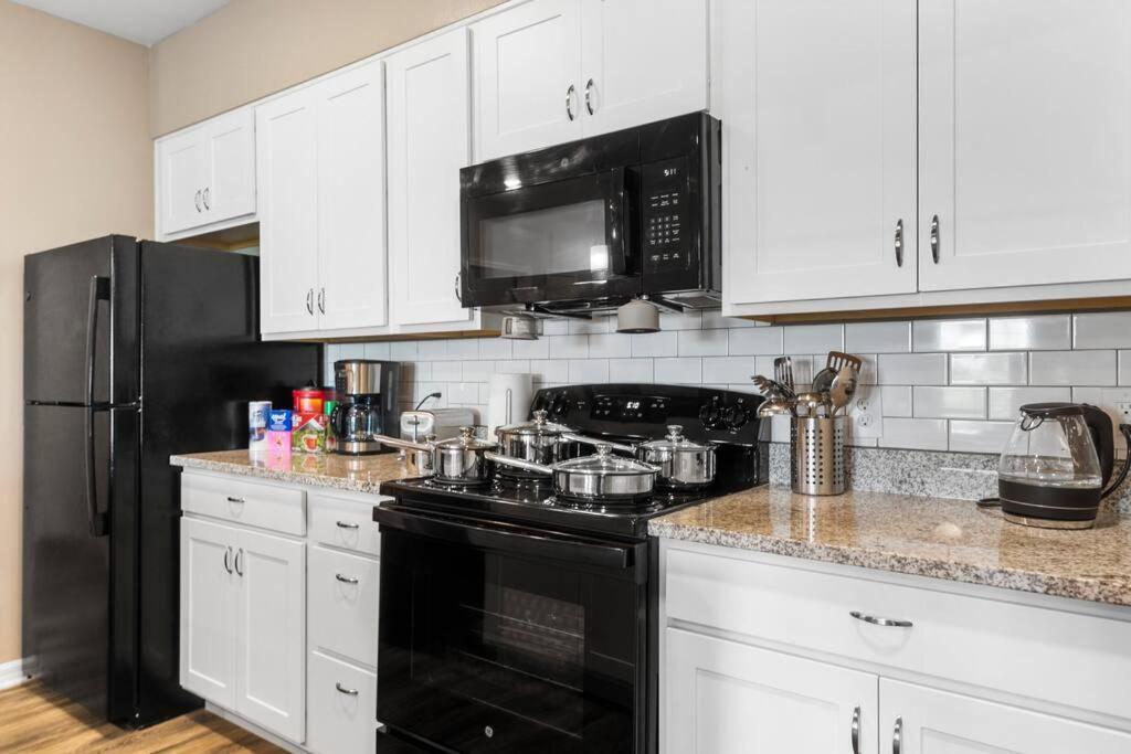 Elegant 1Br/1Ba Condo With Pool, Gym And Laundry Melbourne Exterior foto