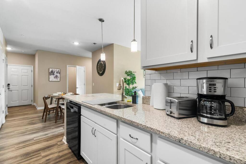 Elegant 1Br/1Ba Condo With Pool, Gym And Laundry Melbourne Exterior foto
